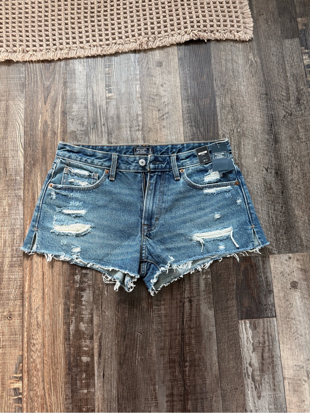 Abercrombie & Fitch Low Rise Denim Shorts (28)